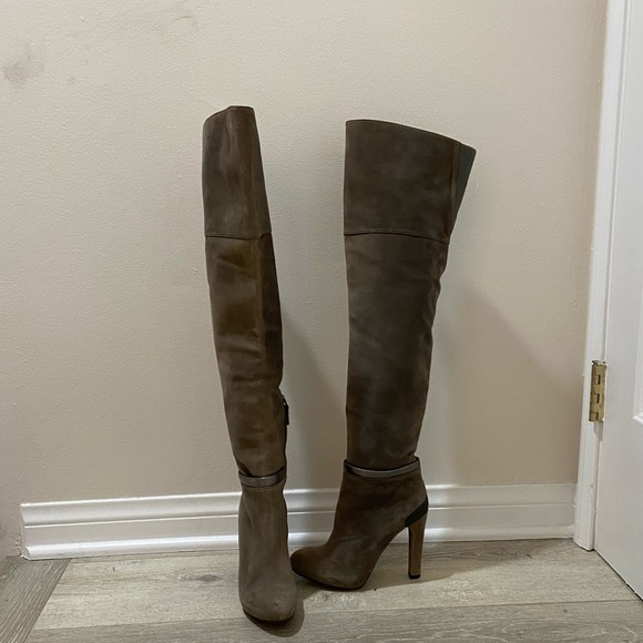 Fendi over the knee suede boots - Picture 2 of 6